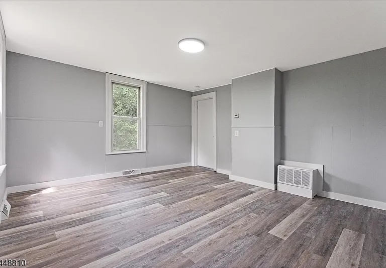 4 Maple St — Photo 3
