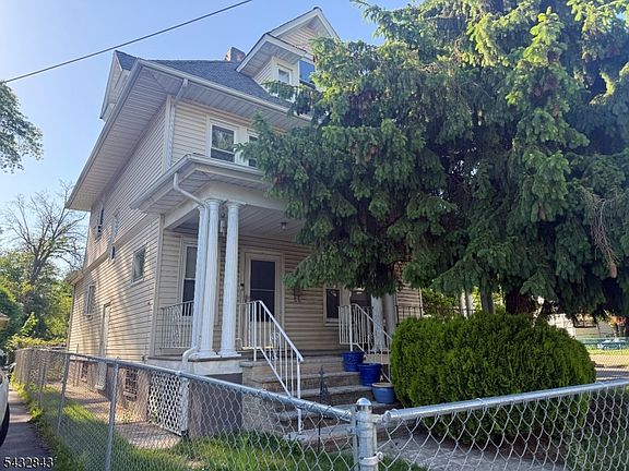 2nd image of 1464 Morris Pl