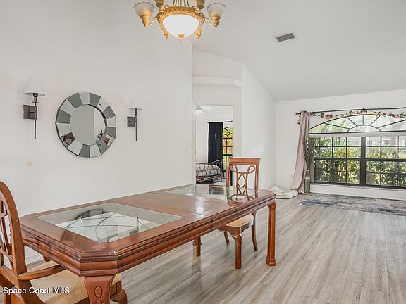 5th image of 1356 Canary Dr