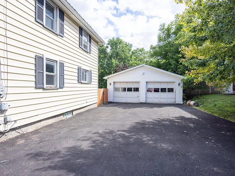 52 East Ave — Photo 7