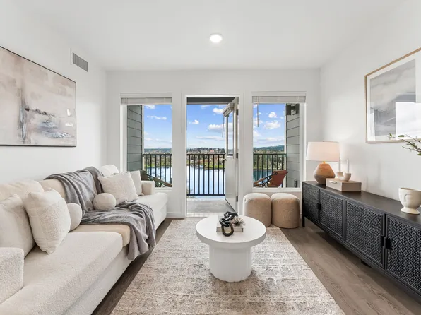 The Landing at Harbor Pointe