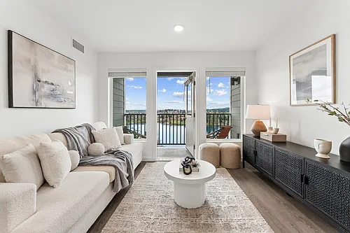 The Landing at Harbor Pointe Photo 1