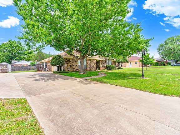 3rd image of 1308 Cindy Ct