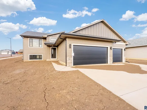 901 N Independent St, Lennox, SD 57039