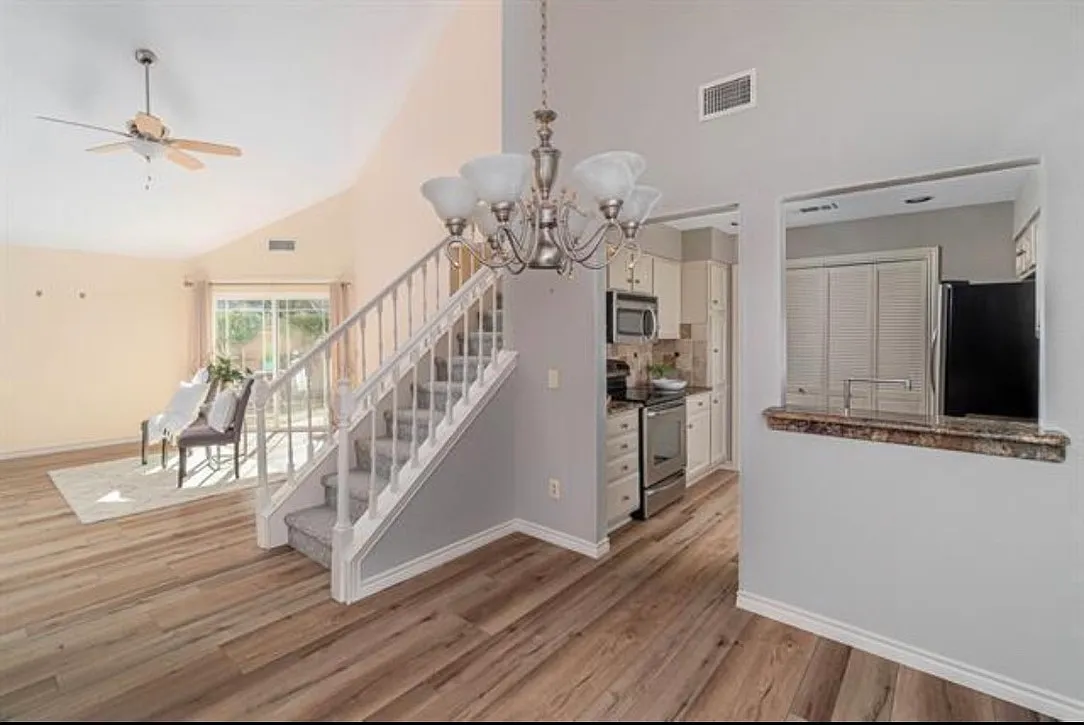 2 bed, 2.5 bath, 1365 sqft, $2,300 — Photo 2