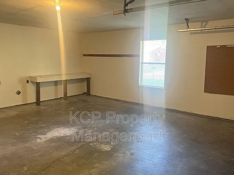 8516 S 35th Ter — Photo 14