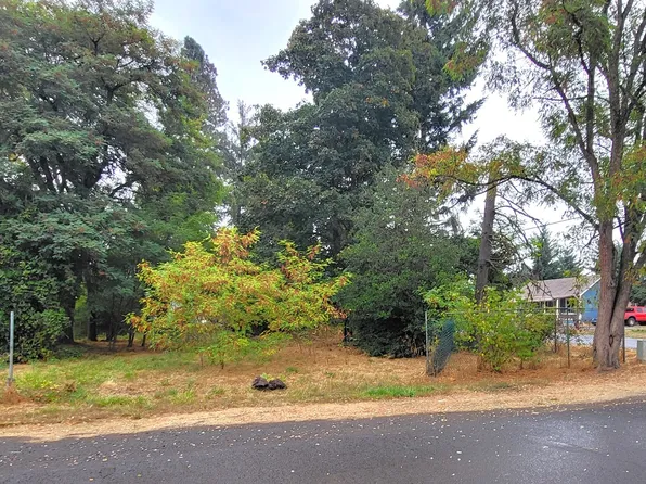 272 S 7th St, Creswell, OR 97426