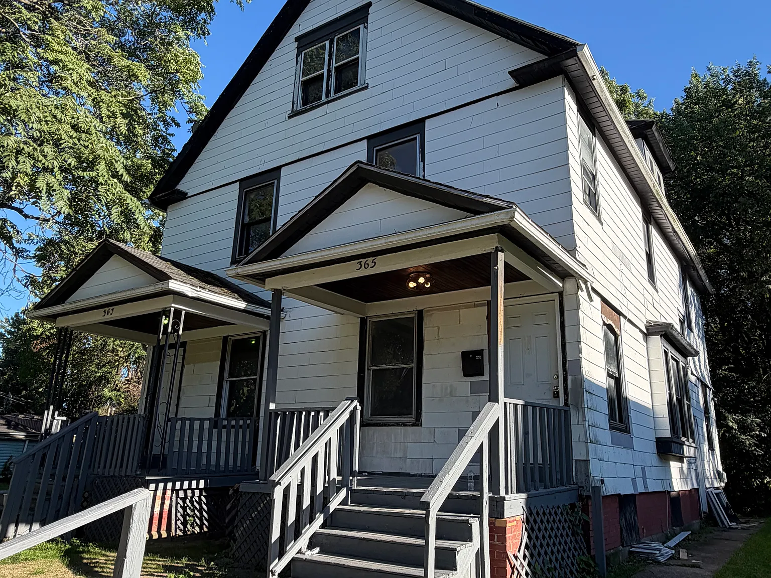3 bed, $1,000 — Photo 1