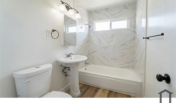 3206 W 60th St #4 — Photo 10