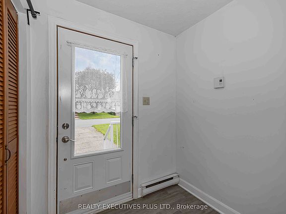 4th image of 366 Charron St