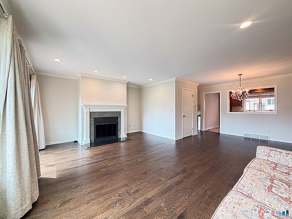 5th image of 690 Forest Road #552