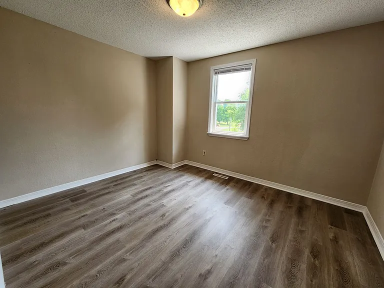 1342 N Broadway Ave #1 — Photo 23