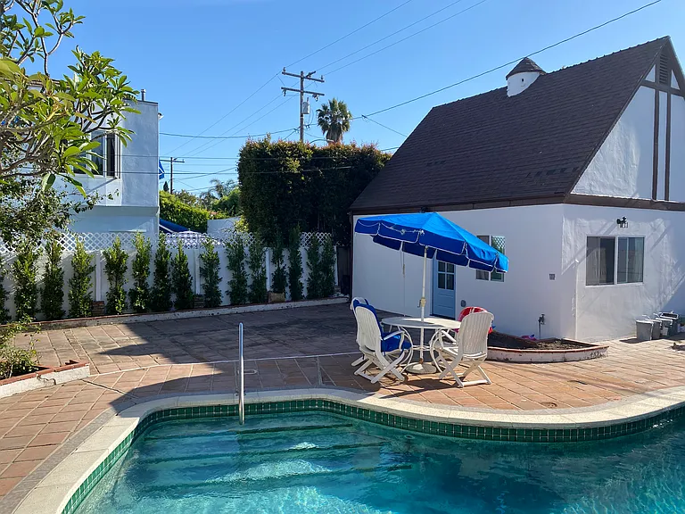 S Camden Dr — Photo 2