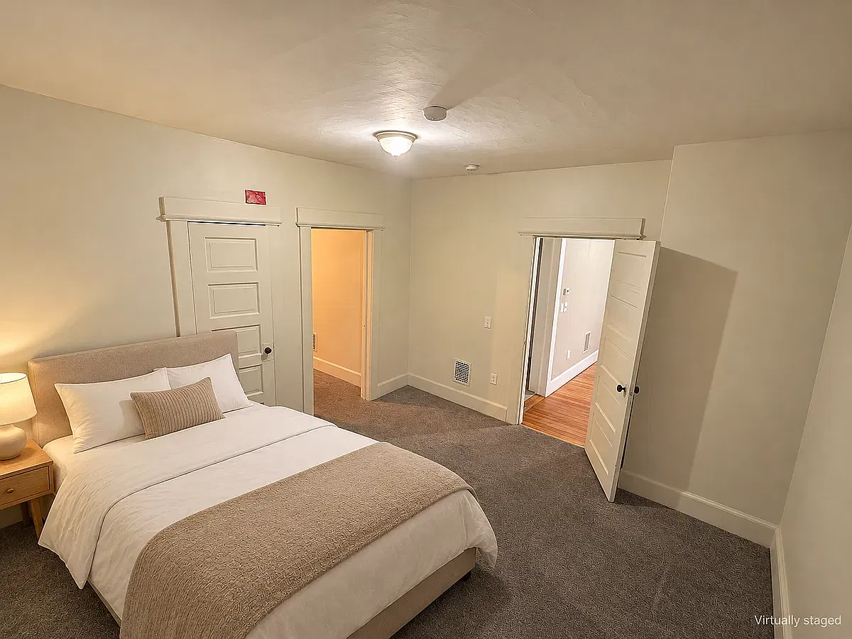 3 bed, 900 sqft, $2,195 — Photo 2