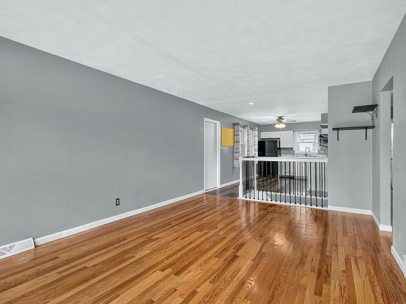 3rd image of 4737 19th Ave
