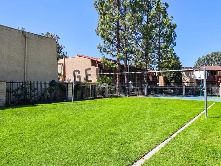 1040 W Macarthur Blvd #50 — Photo 17