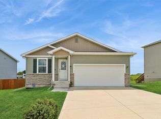 5637 Brook View Ave, Des Moines, IA 50317