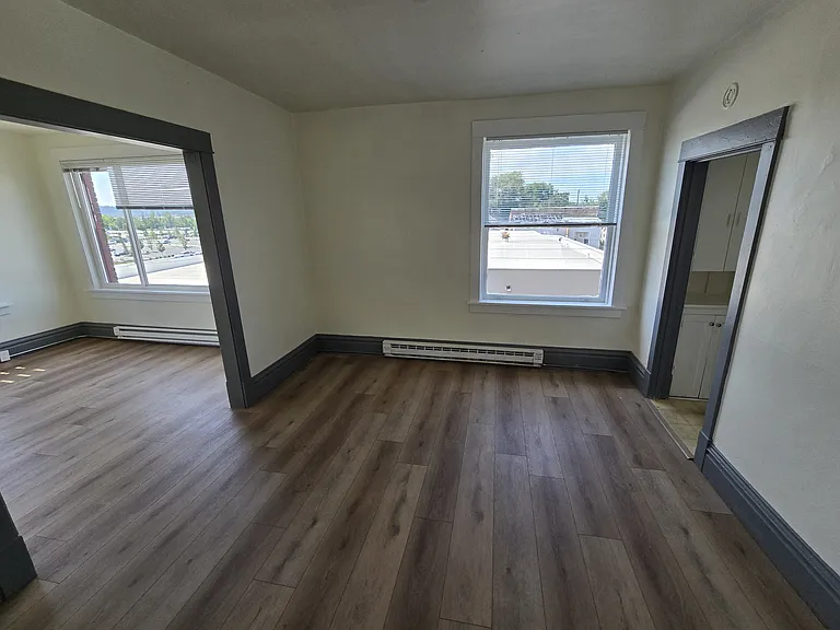 Center Point Apartments — Photo 15