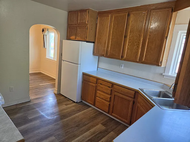 1417 E Wellesley Ave — Photo 8