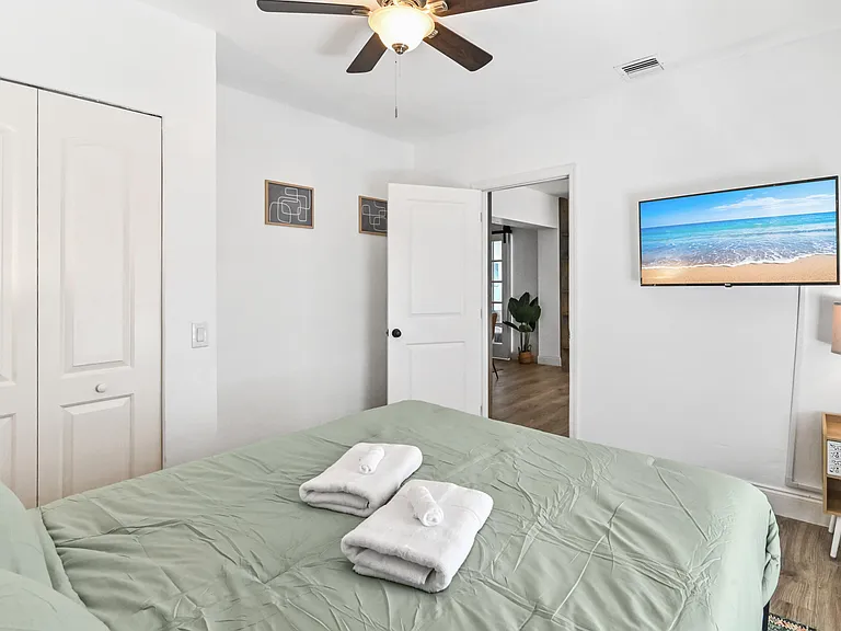 1032 W Jennings St — Photo 16