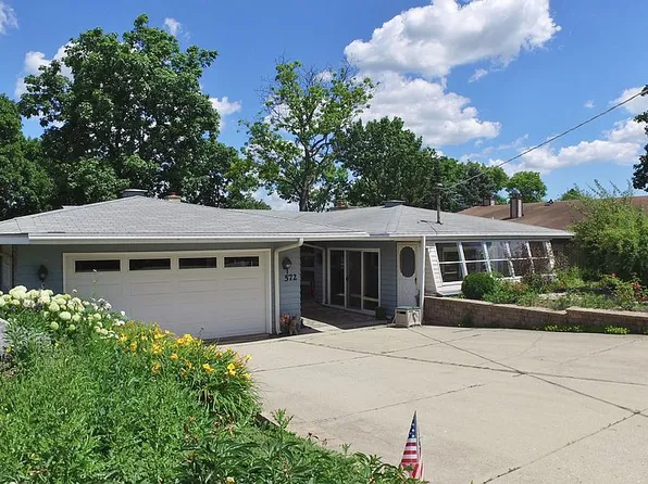 572 Killarney Pass Cir, Mundelein, IL 60060