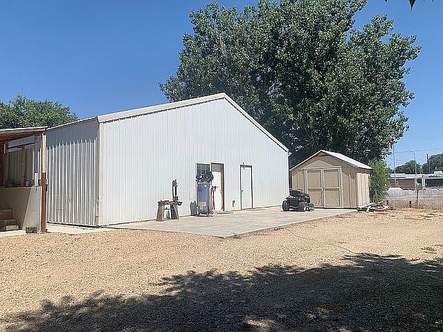 1st image of 810 6th Ave S
