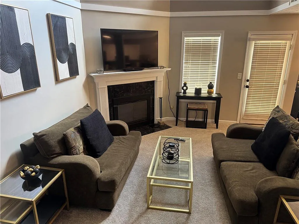 2 bed, 2.5 bath, 1814 sqft, $2,000 — Photo 4