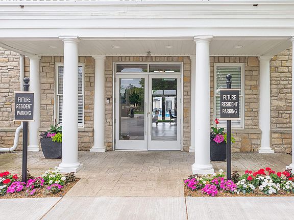 4th image of 226 Barrington Pl E #52-334