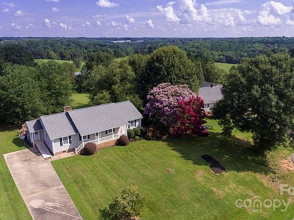 3rd image of 107 Dove Ct