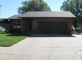 1308 Johns Dr NE, Mandan, ND 58554