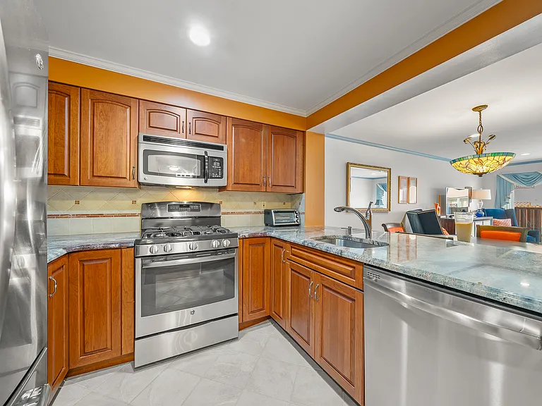 303 Ellery Ct #303 — Photo 8
