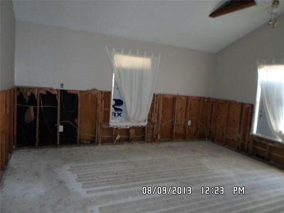 3rd image of 2912 Camellia Dr