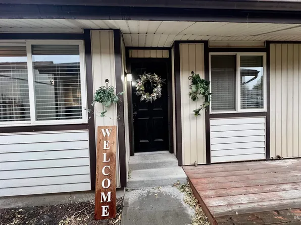 865 Galena Ct, Mountain Home, ID 83647