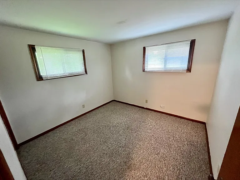 1141 Saxe Ave — Photo 7