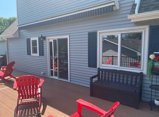 9081 Carpenter Circle Dr, Clive, IA 50325
