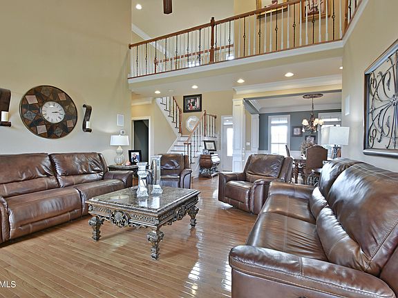 5th image of 120 Mountain Dr