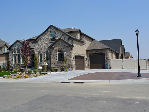 4th image of 303 Tamarack