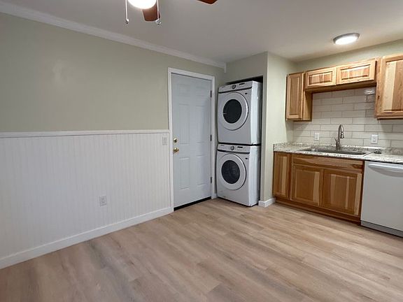 5th image of 1136 5th Ave W #A