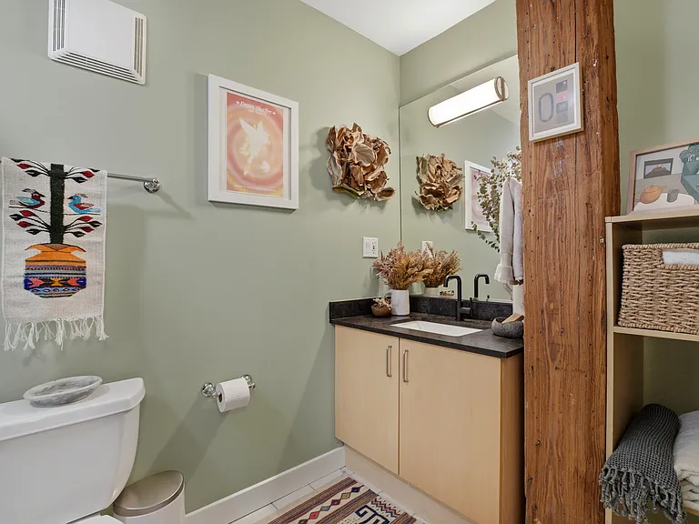 2111 W Churchill St #306 — Photo 15