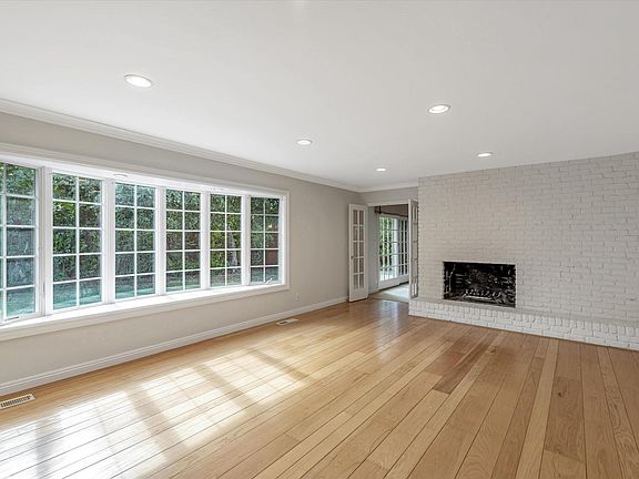4th image of 18976 Saratoga Glen Pl
