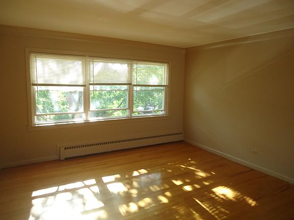 2nd image of 5340 N Rockwell St #2