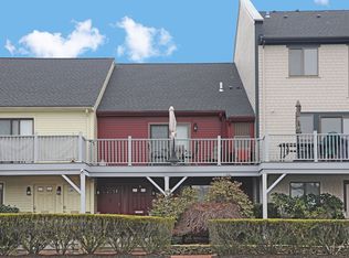 303 Swans Wharf Row #303, Newport, RI 02840