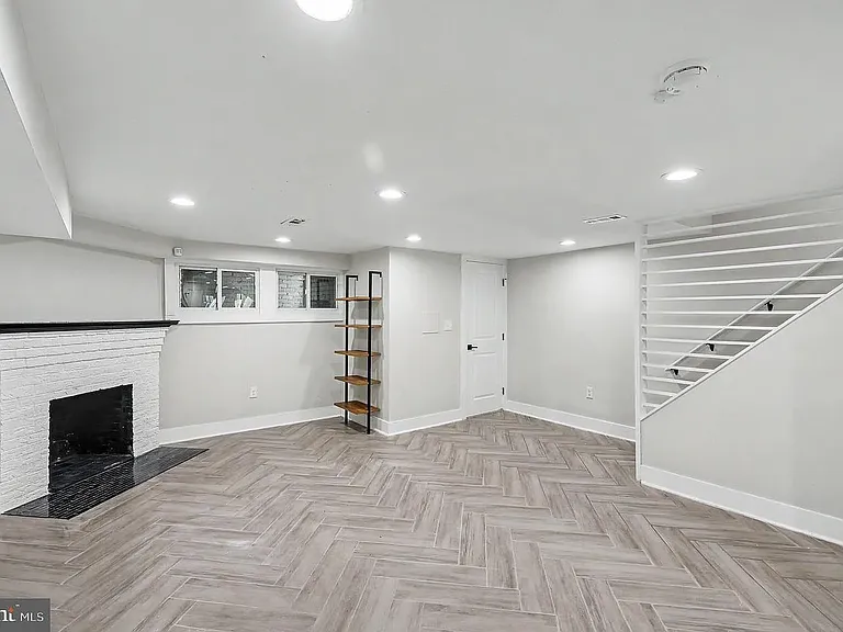 231 Ingraham St NW — Photo 2