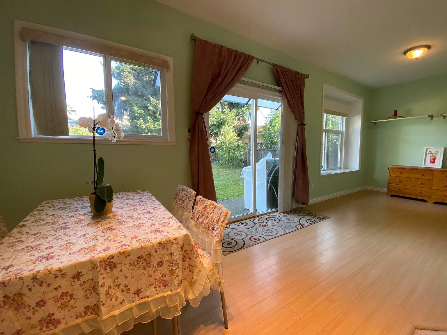 2 bed, 700 sqft, $2,300 — Photo 2