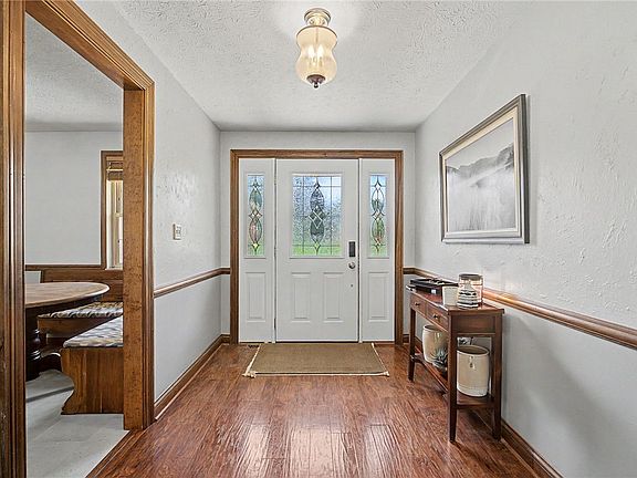 3rd image of 5696 Overbrooke Rd
