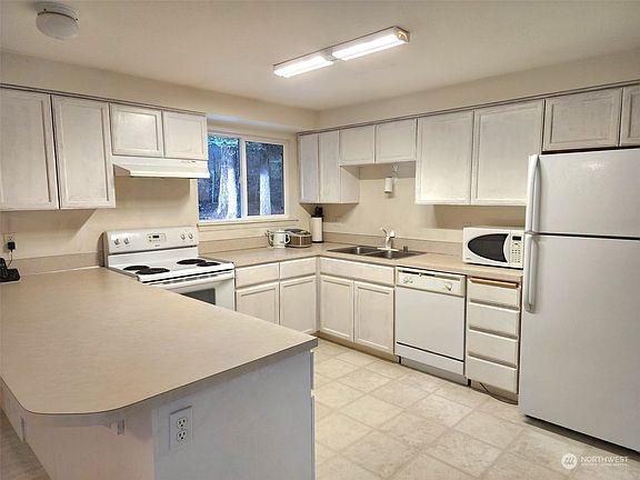 2nd image of 17305 Hill Court SE