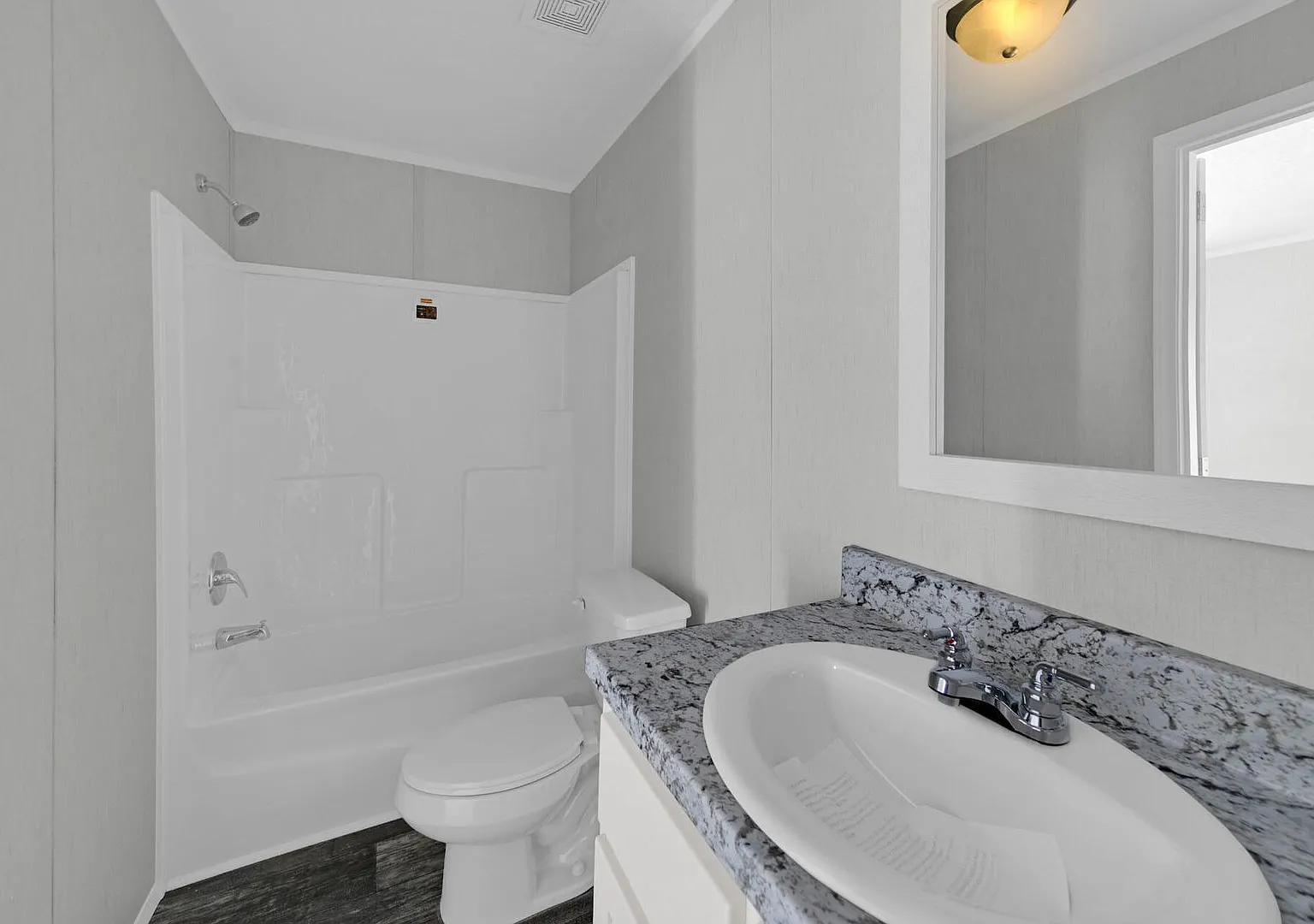 Brand New 3 Br 2 Bath Luxury Mobile Home - Great Location ! — Photo 4