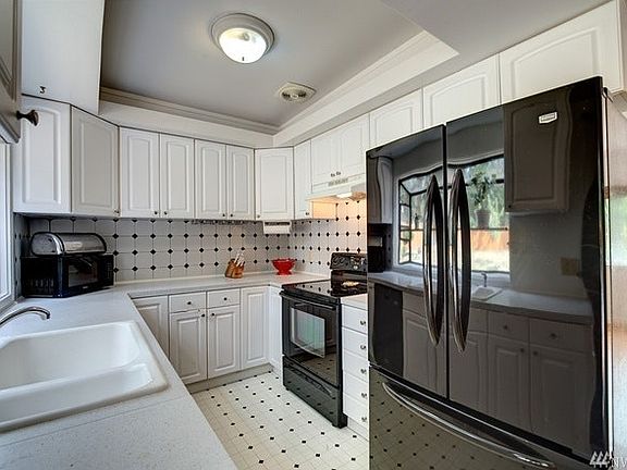 4th image of 1319 165th Ave NE