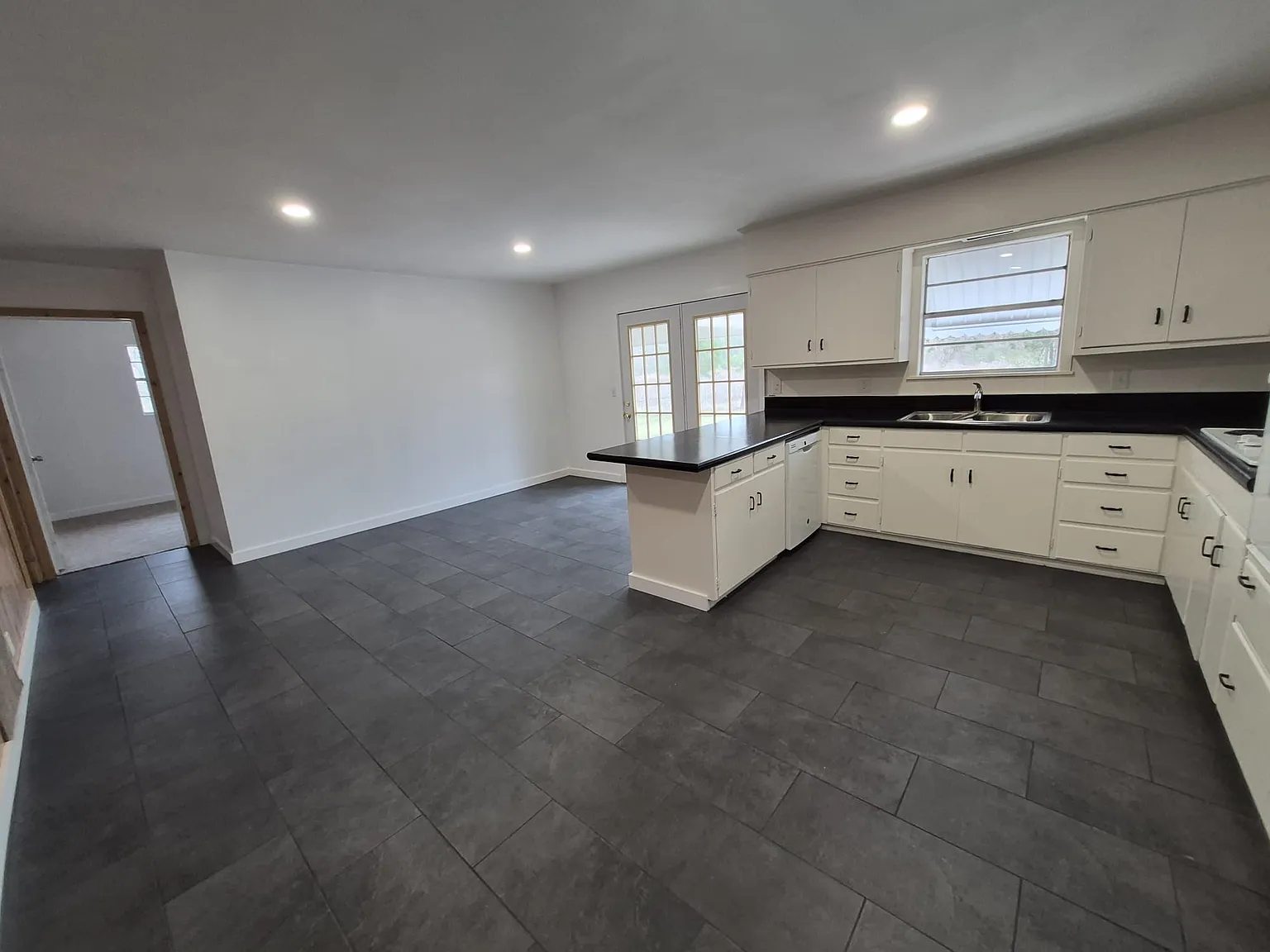 3 bed, 1436 sqft, $1,500 — Photo 3