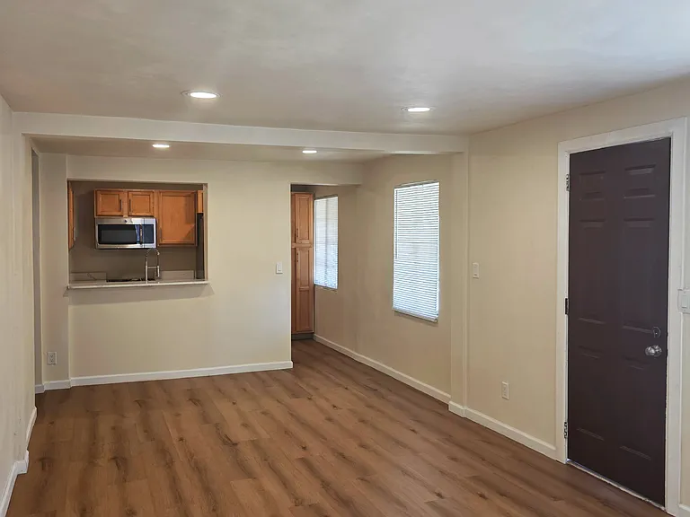 435 E Drachman St — Photo 9